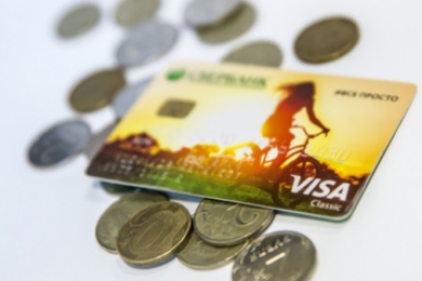 Кредитную карту нужно закрывать в банке,чтобы по ней не числились долги Александр Ратников, ИА PrimaMedia