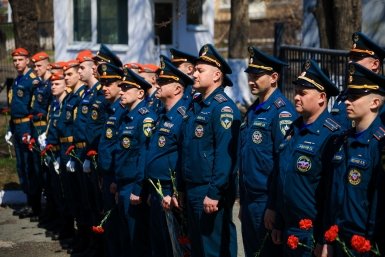 Память сотрудников, отдавших свои жизни во имя спасения других, почтили в Приморье Евгений Кулешов, ИА PrimaMedia