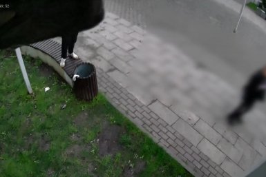 В Ставрополе подростки сбили две камеры видеонаблюдения в сквере на Юности