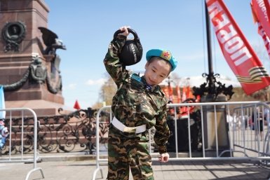 Жители Иркутска подняли гирю более 29,5 тысячи раз во время акции "Рекорд Победы"