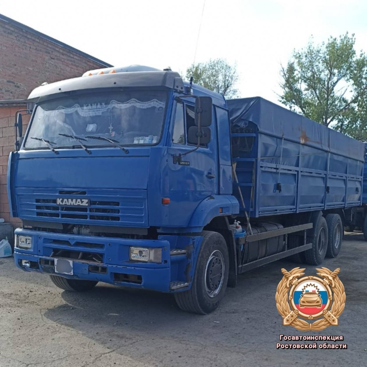 Водителя, передвигавшегося на &quotКамАЗе&quot зигзагами, задержали в Ростовской области Госавтоинспекция Ростовской области