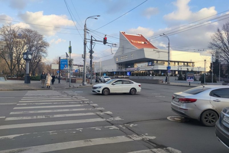 Глава Ростова велел закончить основной ремонт дорог к 1 мая - NovostiRostov, 14.03.2025