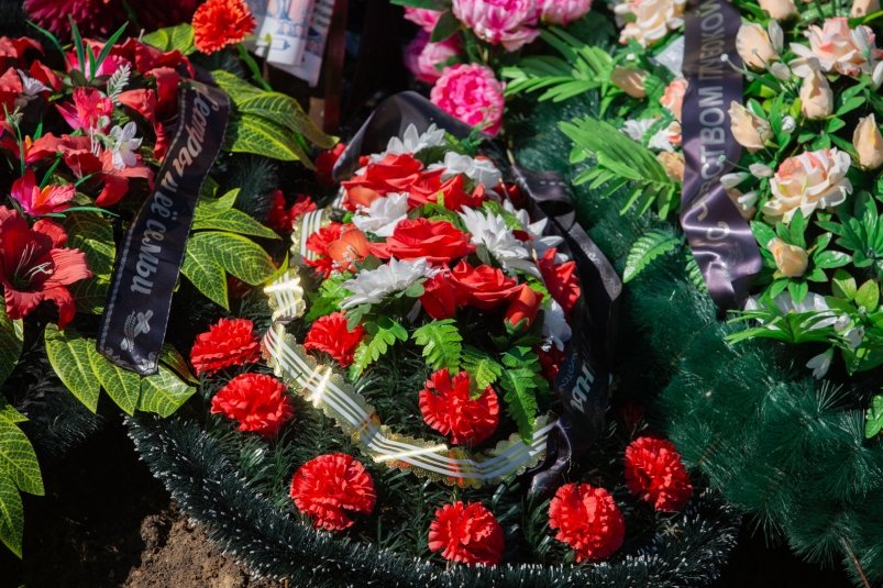 Разгромивших могилы участников СВО вандалов ищут в Ростовской области - NovostiRostov, 11.08.2025