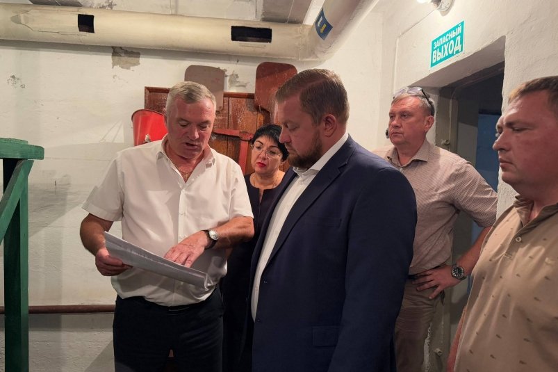 Бомбоубежище в Батайске проверил мэр Валентин Кукин - NovostiRostov, 19.08.2025