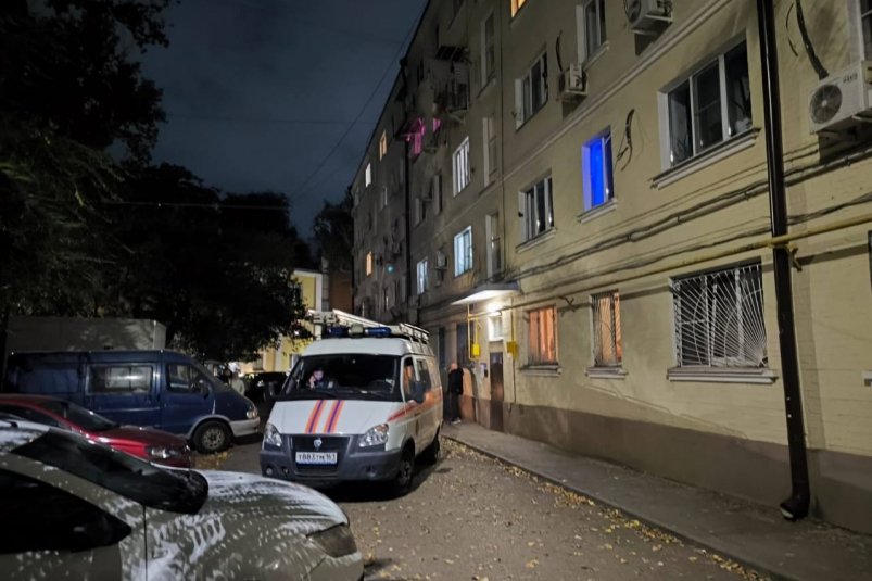 Сквозная трещина появилась в пятиэтажке в Ростове-на-Дону - NovostiRostov, 02.10.2025
