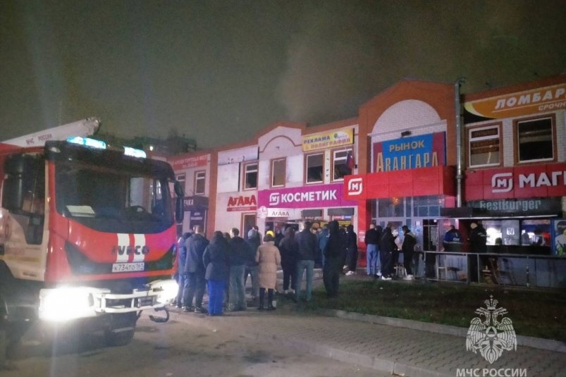 Крупный пожар сильно повредил рынок в Волгодонске - NovostiRostov, 11.11.2025