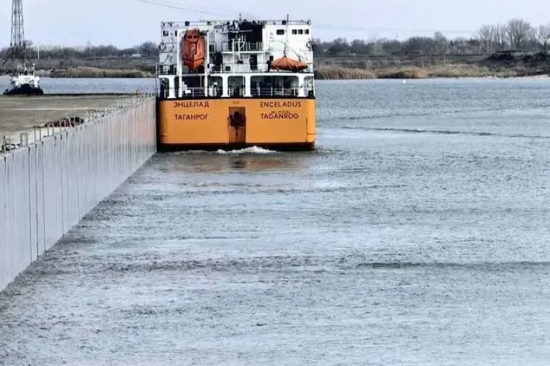 Первый танкер прошел через шлюз Багаевского гидроузла в Ростовской области - NovostiRostov, 19.11.2025