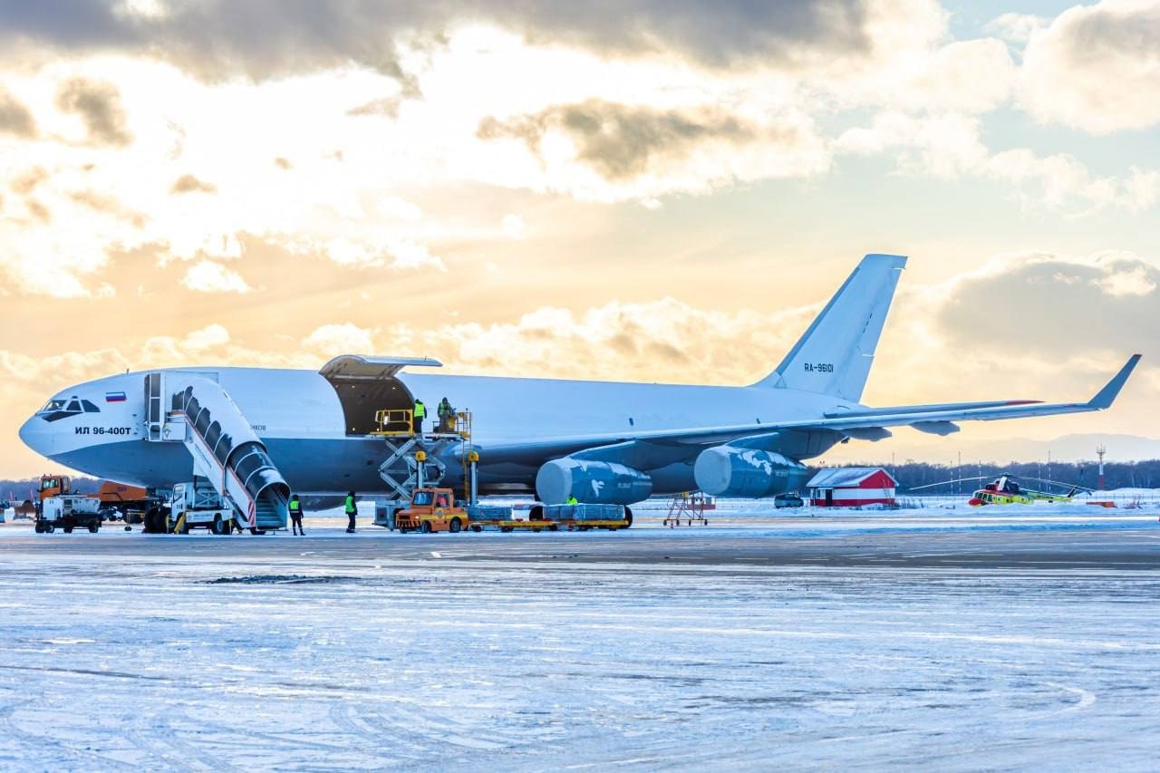 Ил-96-400Т в аэропорту Южно-Сахалинска пресс-служба аэропорта Южно-Сахалинска
