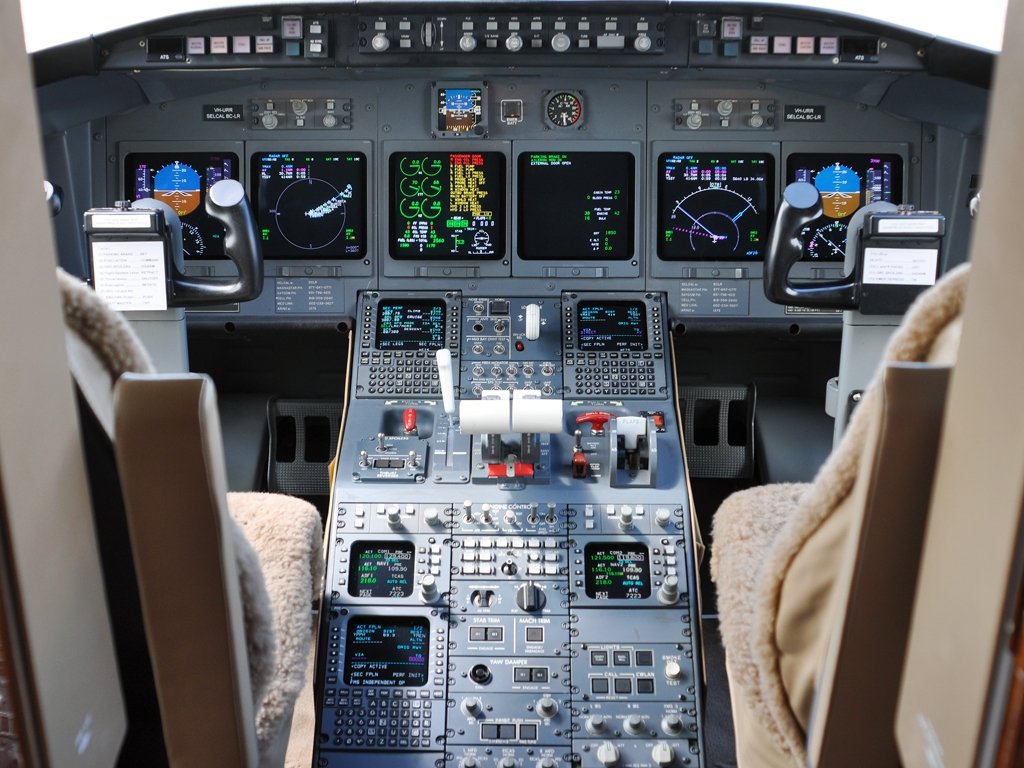 Кабина пилотов commons.wikimedia.org