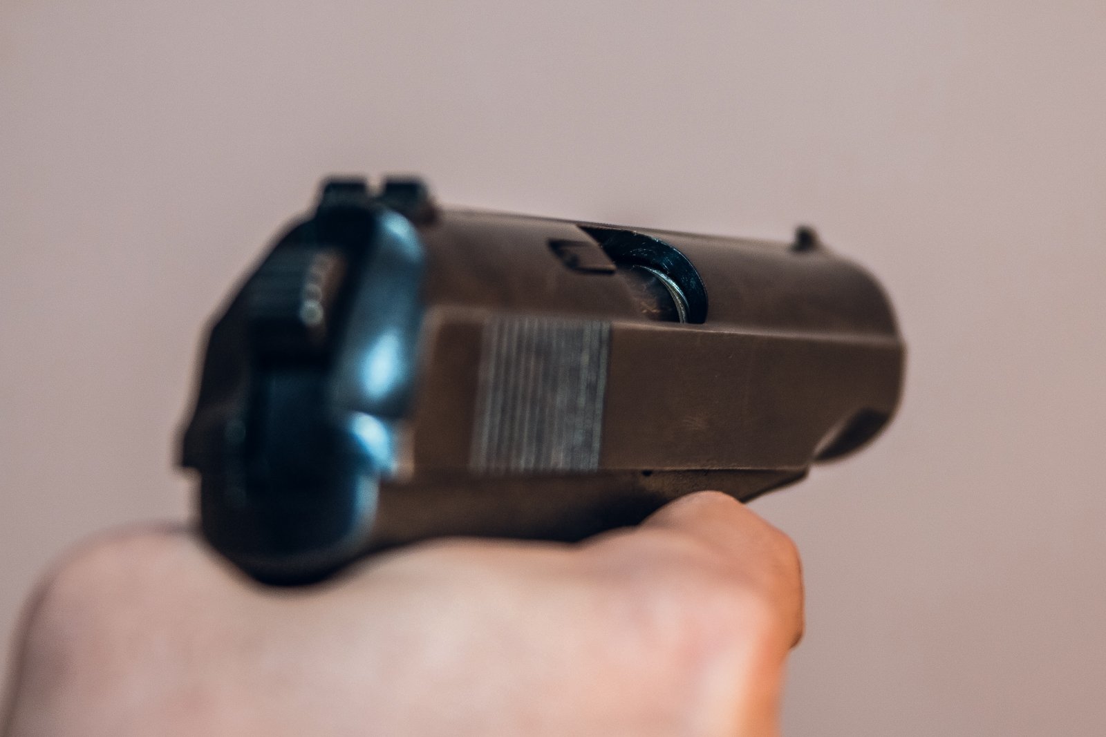 В замглавы ГРУ стреляли в подъезде собственного дома Кулешов Е. С., ИА PrimaMedia.ru