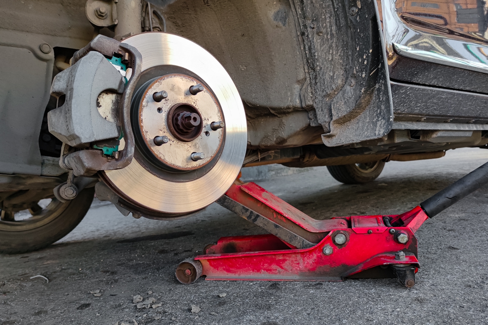 Менять колесо в автошколах не научат: эксперт объяснил почему Илья Аверьянов, ИА PrimaMedia.ru