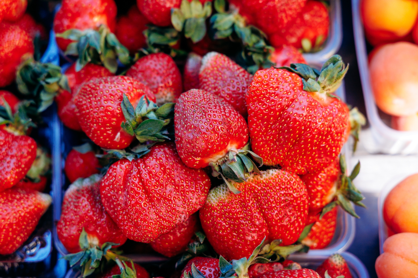 Клубника, рынок, продажа, ягода, Евгений  Кулешов, ИА PrimaMedia