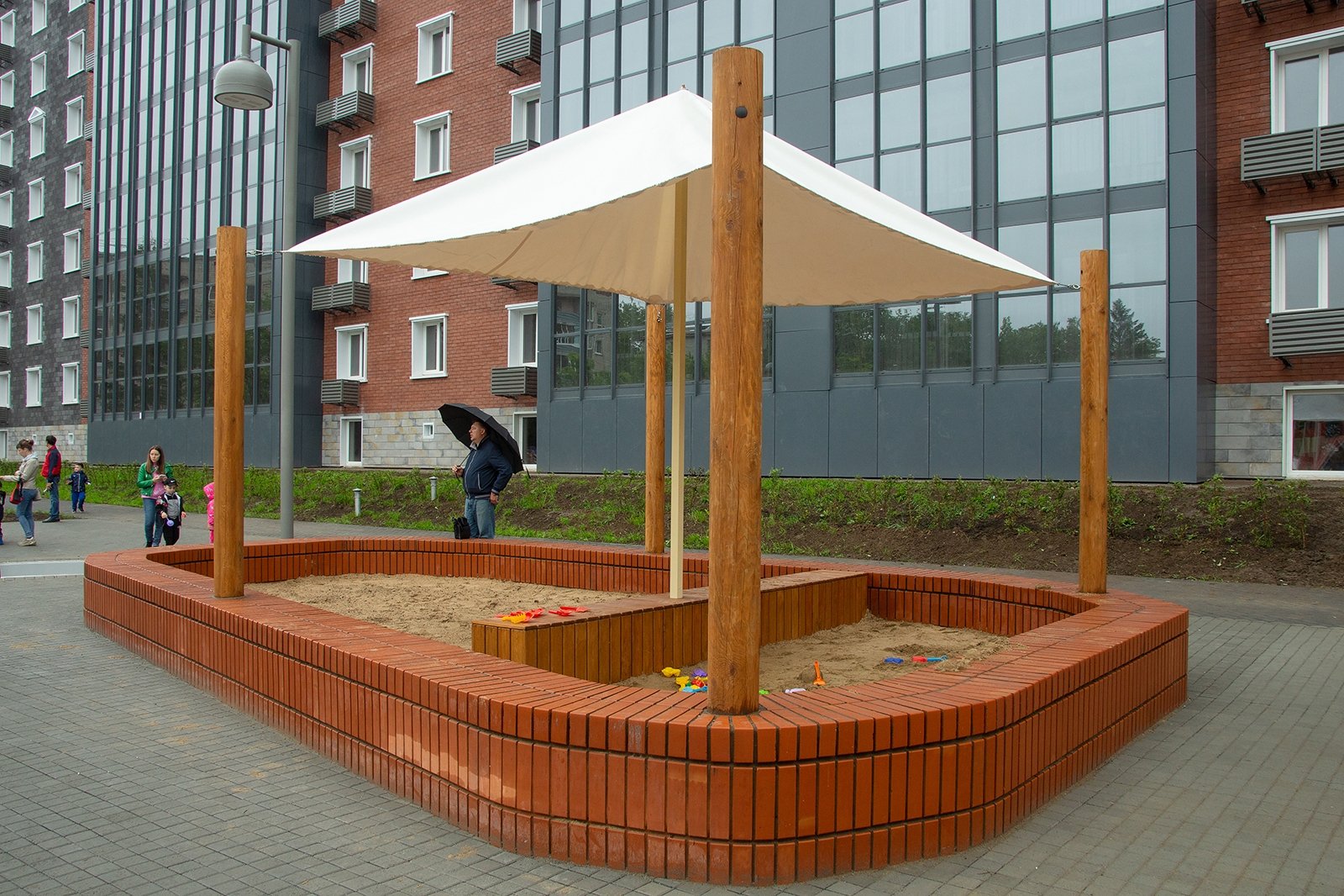 Точечная застройка, высотка, дом, жилье, квартира, окна, детская площадка, дети, песочница Юлия Матреницкая, ИА AmurMedia.ru