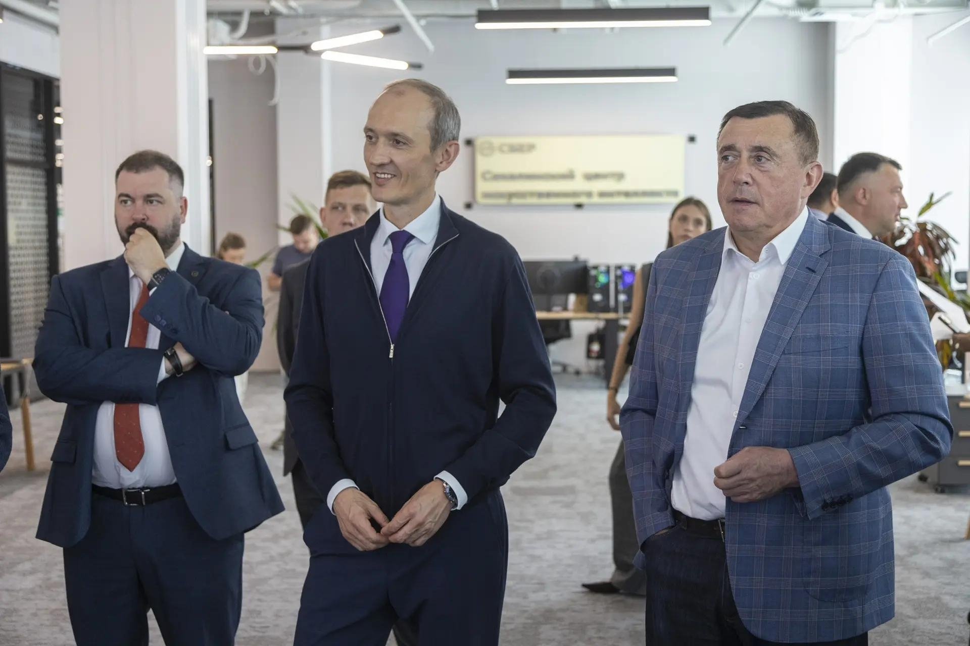 Дмитрий Григоренко и Валерий Лимаренко пресс-служба правительства Сахалинской области.